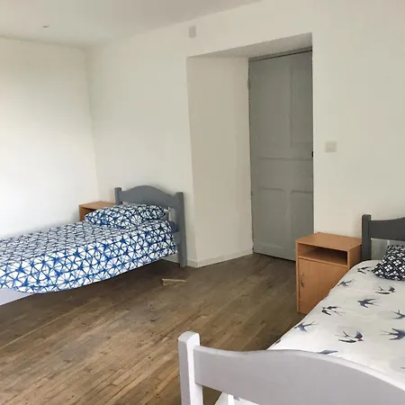 Charmante à Avec Jardin Et Terrasse Hébergement de vacances